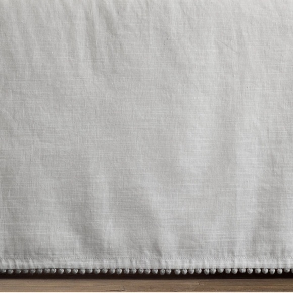 RH BABY & CHILD PETITE POM-POM LINEN-COTTON CRIB SKIRT - Picture 1 of 2